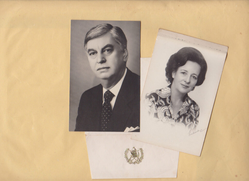Carátula | El Dr. Adolfo Molina Orantes y su esposa, Emilia Sierra de Molina.
